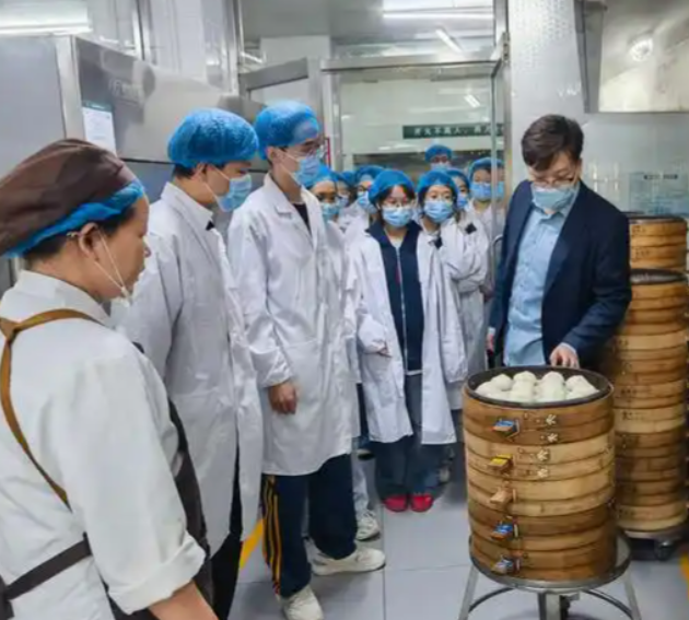 高度重视中小学校园食品安全全市范围内推广数字化收购渠道